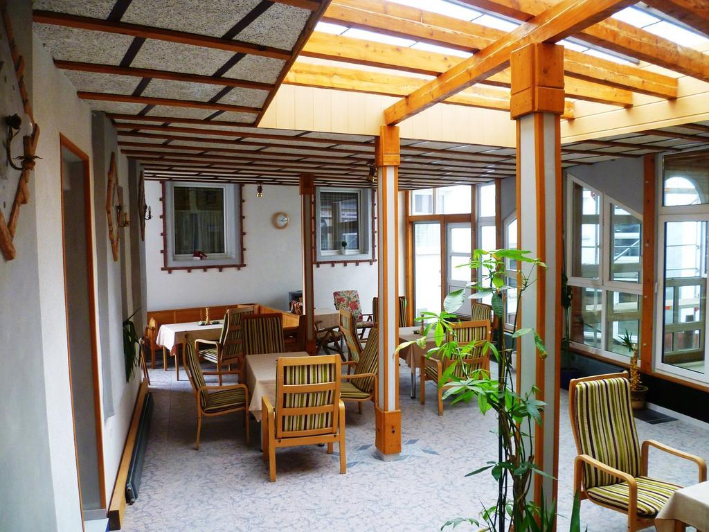 Hotel Koruna 耶塞尼克 外观 照片